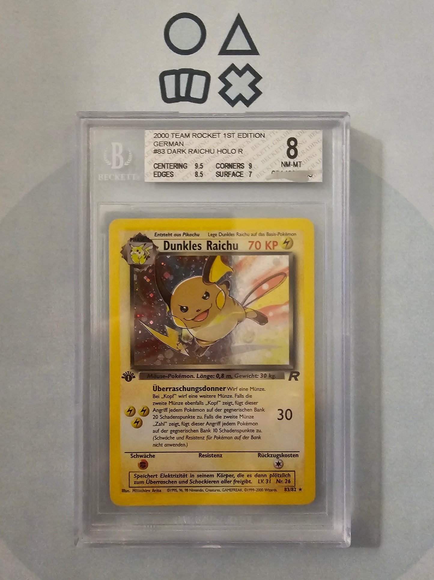 Dunkles Raichu 1st Edition - BGS 8 (TR83 Team Rocket)